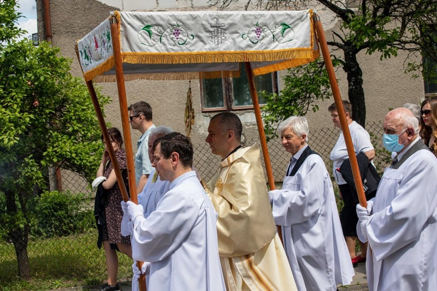 Procesja Bożego Ciała w parafii Chrystusa Króla w...