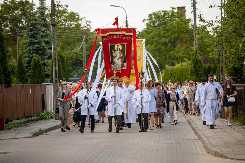 Procesja Bożego Ciała w parafii Chrystusa Króla w...