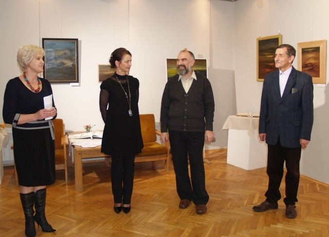 Longinowi Pinkowskiemu (z prawej) gratulowali Waldemar Gołdziński, Anna Wieczerzyńska i Bogusława Jaworska 