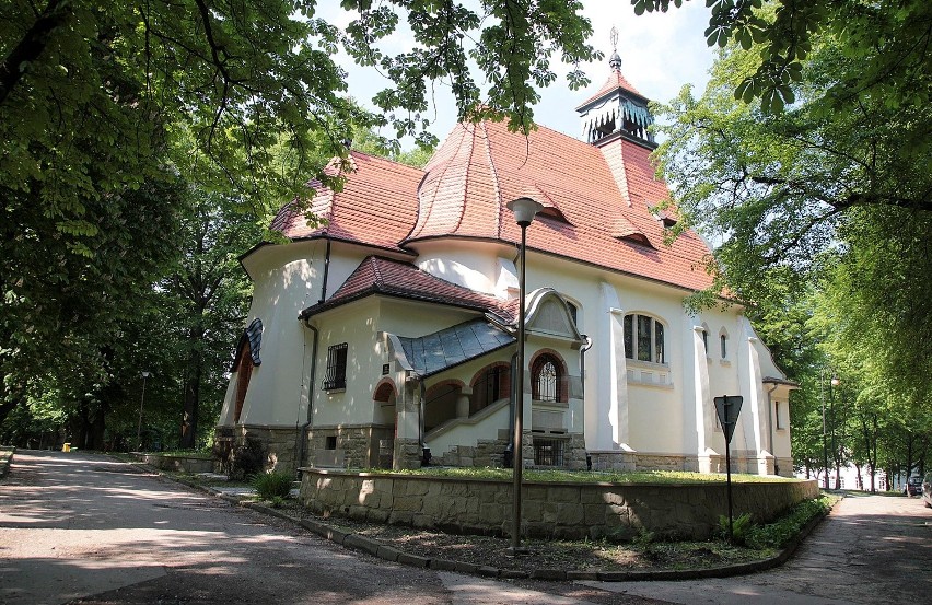 Zwiedzamy opuszczony szpital psychiatryczny w Krakowie [ZDJĘCIA]