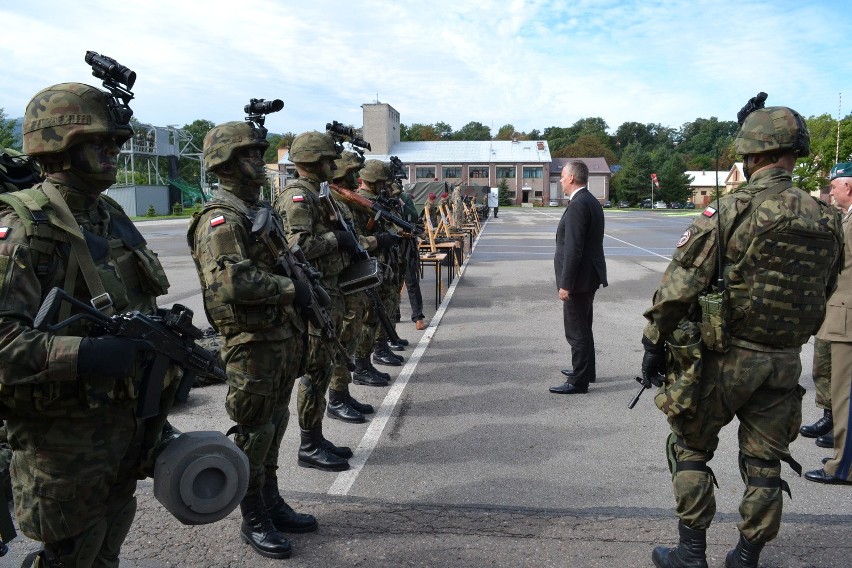 Minister Siemoniak w Bielsku-Białej, czyli spadochroniarze, Żyrynowski i grochówka [ZDJĘCIA]