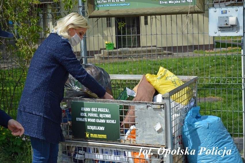 Policjanci i pracownicy opolskiej komendy pomogli bezdomnym...