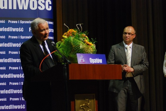 Jarosław Kaczyński, prezes PRawa i Sprawiedliwości oraz Tomasz Staniek, przewodniczący Rady Miejskiej w Opatowie, jednocześnie szef gminnych struktur PiS