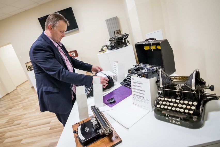 Od XIX-wiecznych maszyn do pisania, przez automat tokarski,...