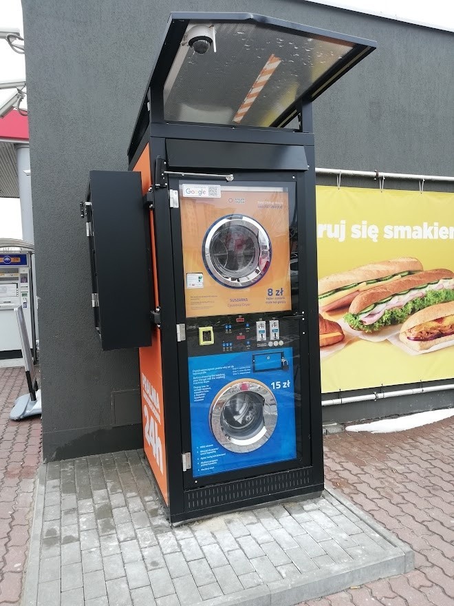 W Łodzi na jednej ze stacji benzynowej można wyprać i wysuszyć swoje ubrania. Tyle kosztuje usługa. Mieszkańcy zdziwieni