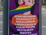 Homofobiczne plakaty w Łodzi. Organizacje równościowe obawiają się wzrostu agresji wobec osób LGBTQ+