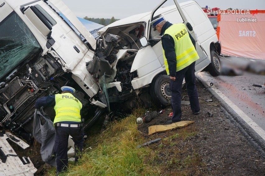 Wypadek w Glinicy. TiR uderzył w busa