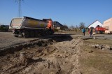 Rozpoczęła się budowa boiska sportowego w Graczach pod Niemodlinem. Dzieci nie bedą już grały na asfalcie 