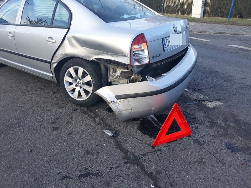 Wypadek na Karmelkowej. Kierowca wymusił pierwszeństwo przejazdu (ZDJĘCIA)