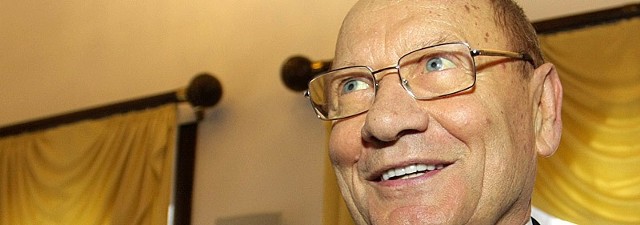 Tadeusz Ferenc ma 70 lat. Ukończył studia na Wydziale Ekonomicznym Akademii Ekonomicznej w Krakowie. Do 1990 należał do PZPR, potem do SdRP, a w 1999 wstąpił do SLD. Od lat 90. do 2001 był radnym miejskim w Rzeszowie i prezesem Spółdzielni Mieszkaniowej "Nowe Miasto". W latach 2001&#8211;2002 zasiadał w Sejmie. Od 2002 roku prezydent Rzeszowa. Żonaty, ma jedno dziecko.