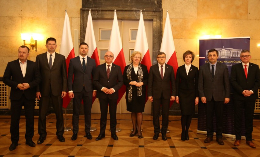 Urząd Wojewódzki Katowice, prezydenci miast cieszą się na...