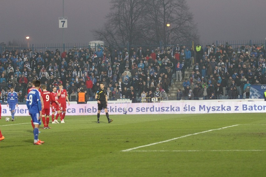 Mecz Ruch - Piast: Walentynkowy konkurs dla kibiców i walentynkowe życzenia na banerach [ZDJĘCIA]