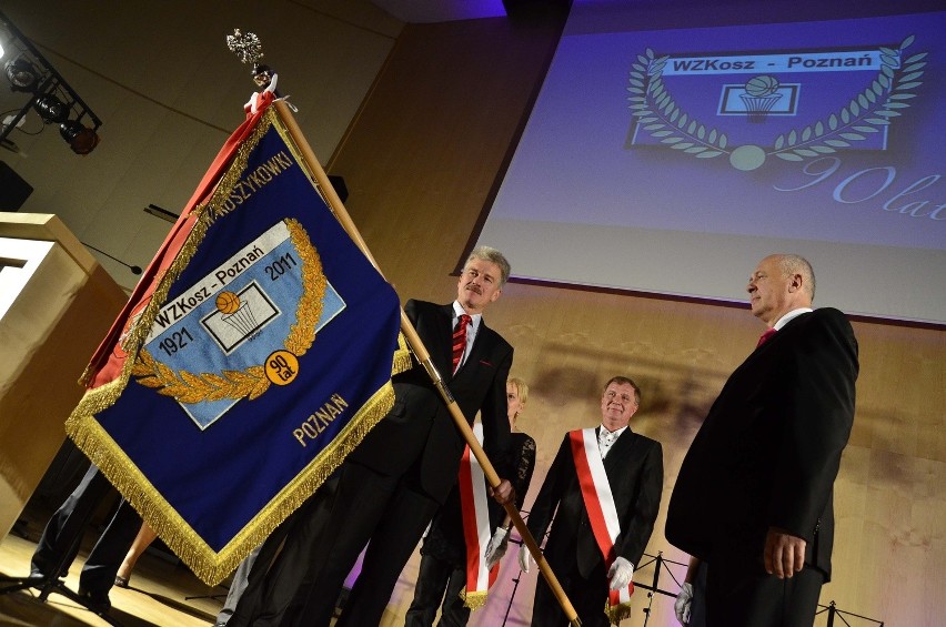 Ryszard Grobelny, prezydent Poznania wręczył Wojciechowi...