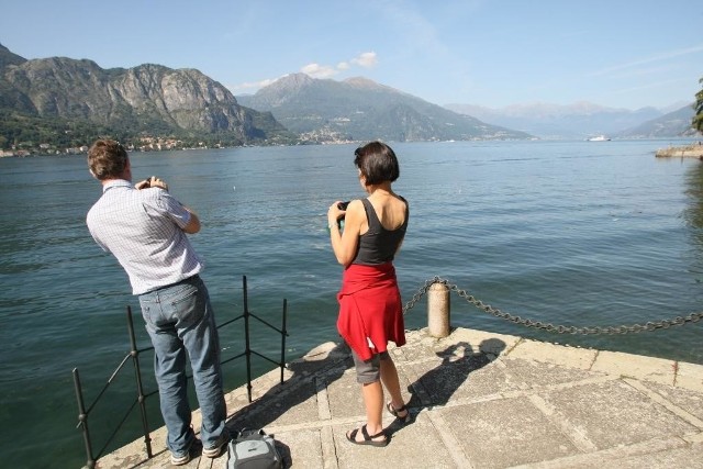 Znów popularnym kierunkiem są w tym roku Włochy - przyznają właściciele biur podróży. Na zdjęciu "jezioro milionerów", czyli Como u podnoża Alp