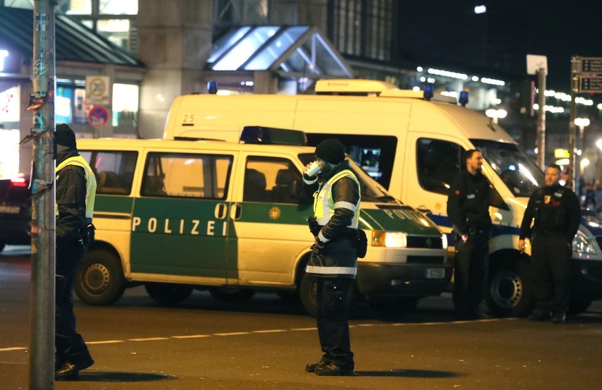 Niemcy: Zamach na Breitscheidplatz w Berlinie. Ciężarówka wjechała w ludzi na jarmarku świątecznym