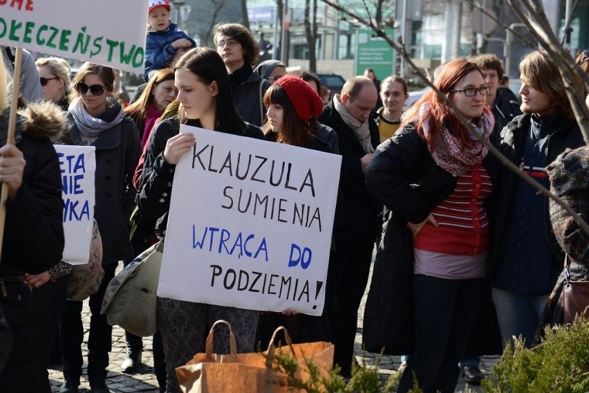 Dzień Kobiet w Poznaniu: Manifa przeszła ulicą Półwiejską