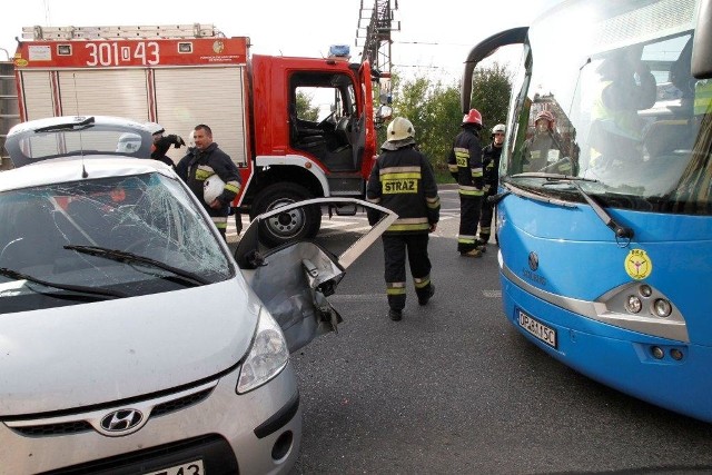 W wypadku został poszkodowany kierowca hyundaia.