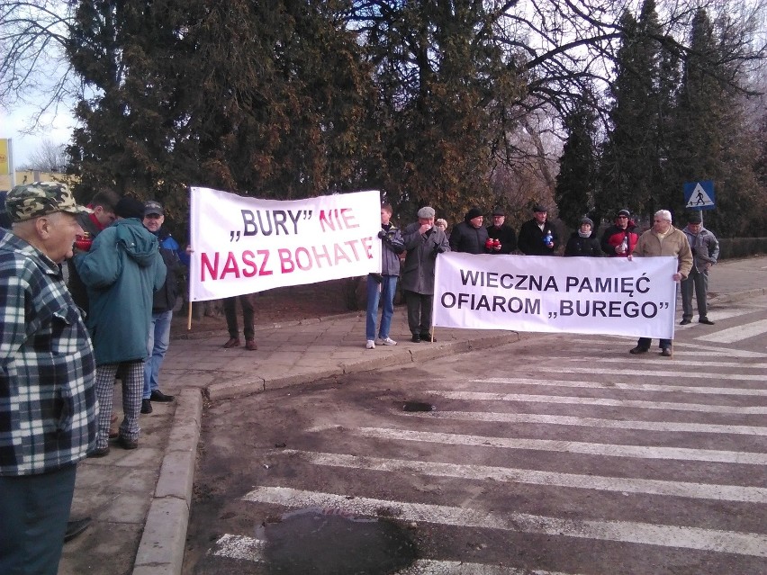 Hajnówka. Marsz Pamięci Żołnierzy Wyklętych. Protest SLD: Bury nie nasz bohater (zdjęcia)