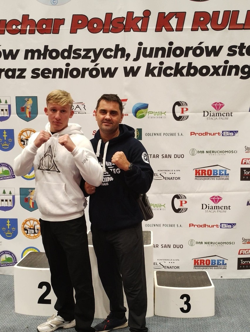 Marcin Sromek z Tarnobrzeskiego Klubu Oyama Karate na podium Pucharu Polski w kickboxingu w formule K-1 Rules w Starachowicach