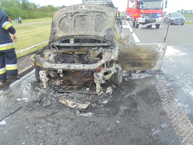 Pożar samochodu osobowego na autostradzie A4