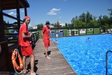 W wakacje 2022 we Włocławku można skorzystać z basenów i kąpielisk. Tak działają [cennik, godziny, zdjęcia]