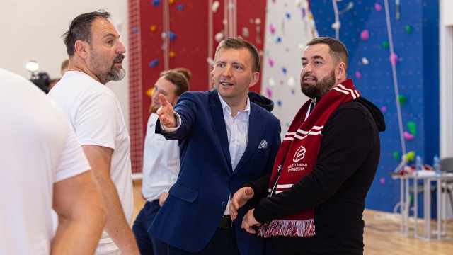 Łukasz Schreiber (w środku) podczas „Dnia Sportu z Politechniką Bydgoską”