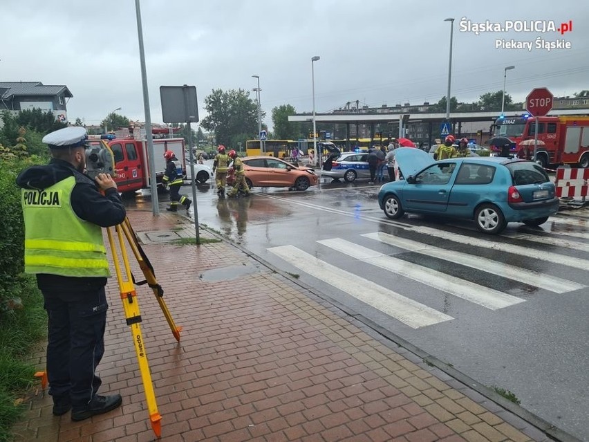 Wypadek w pobliżu dworca autobusowego w Piekarach Śląskich....