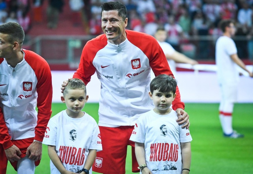 Robert Lewandowski jest ikoną polskiej piłki....