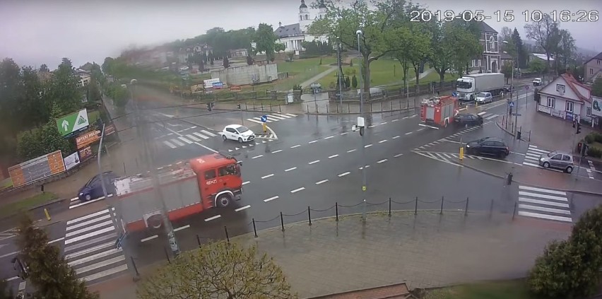 Kamery monitoringu Sokółka zarejestrowały wypadek wozu...