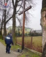 W Hrubieszowie pijany mężczyzna podpalił krzyż