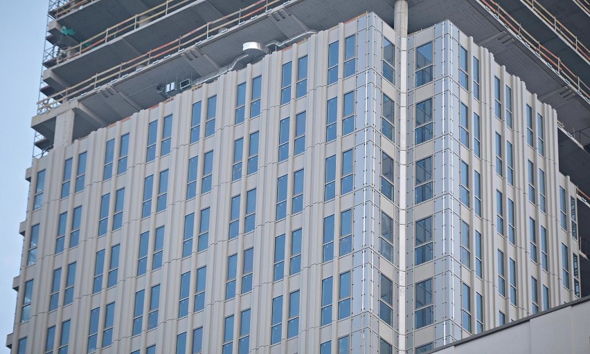 Kraków. Kłopoty z budową Unity Tower. Wykonawca zabrał głos. Podaje nowy termin zakończenia prac