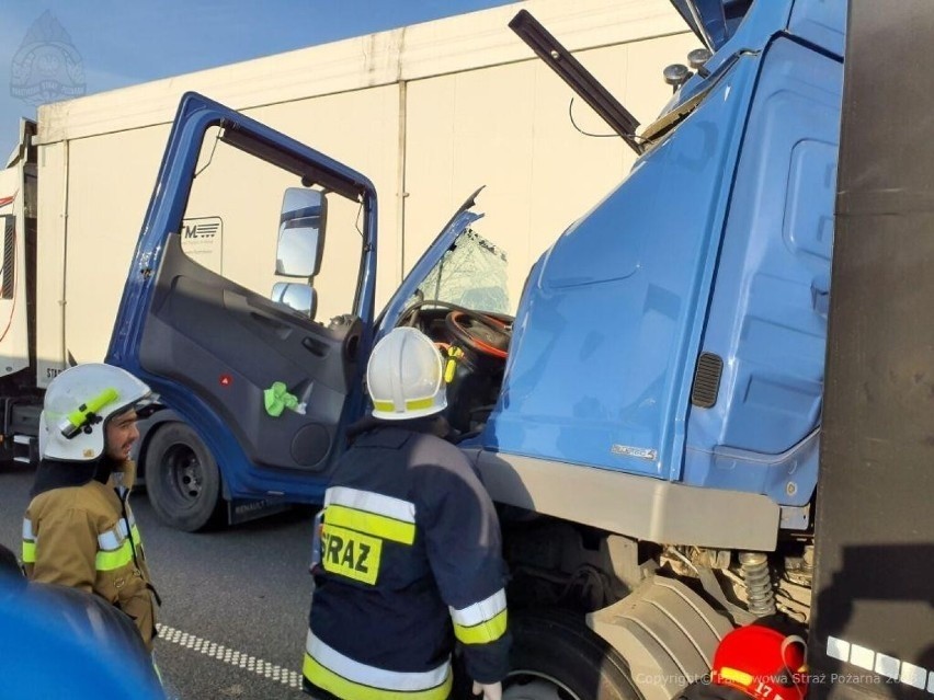 Łódzkie: Wypadek na autostradzie A1! Zderzyły się dwie ciężarówki. ZDJĘCIA