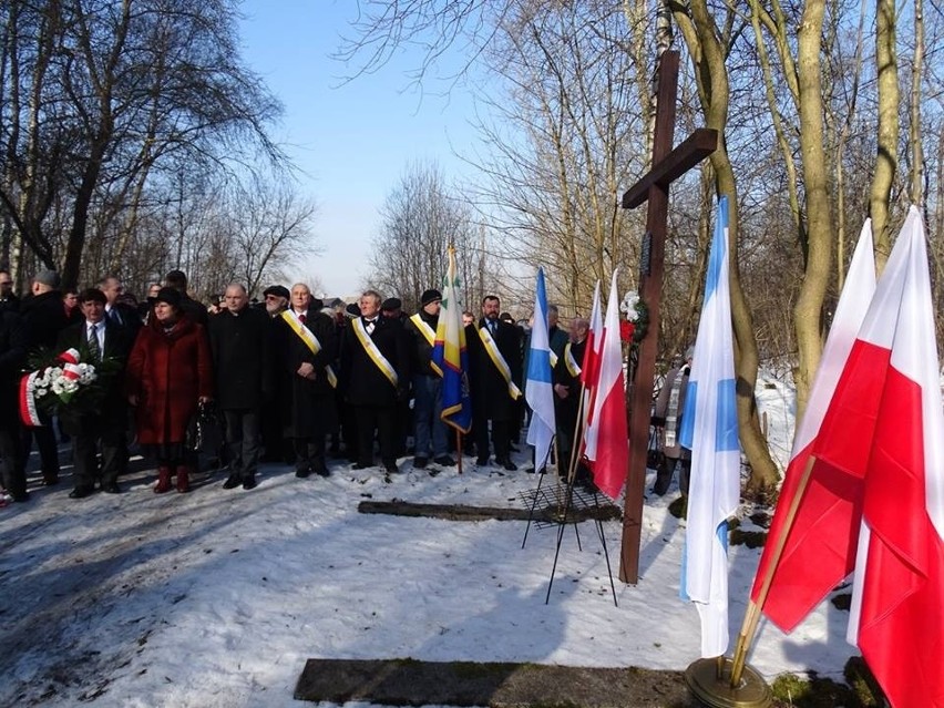Sosnowiec: W Ostrowach Górniczych uczczono pamięć zamordowanej 70 lat temu rodziny Mackiewiczów FOTO