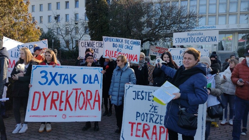 Protest przeciwko przekształceniu CKZiU “Medyk” w Zielonej...
