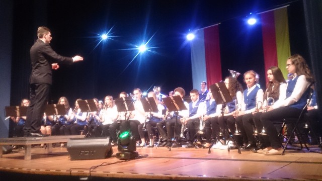 Na scenie nie zabrakło także młodych wykonawców. Wystąpiła m.in. Młodzieżowa Orkiestra Dęta z Głogówka.