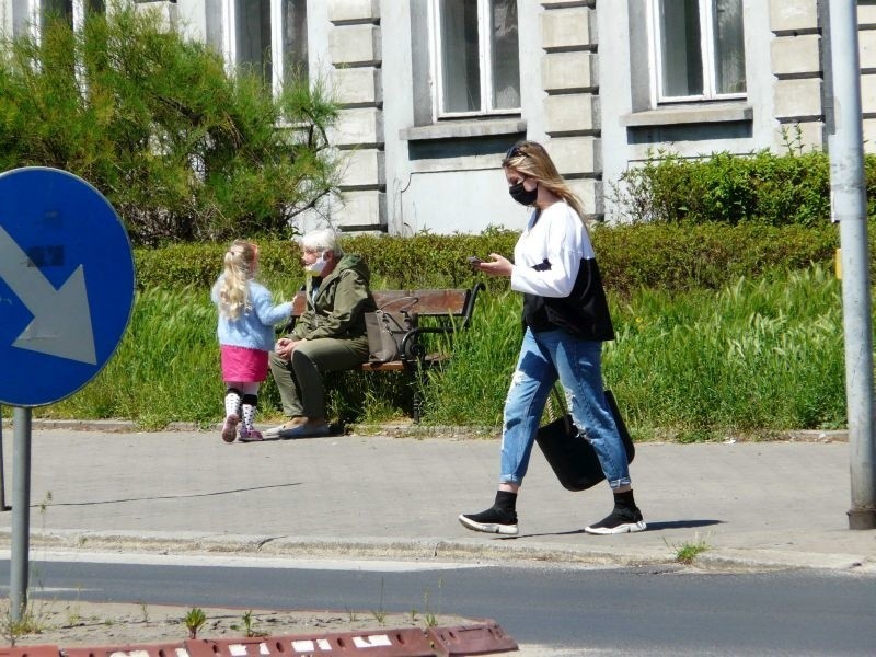 Epidemia w Pabianicach. Jak zmieniało się życie mieszkańców? ZDJĘCIA