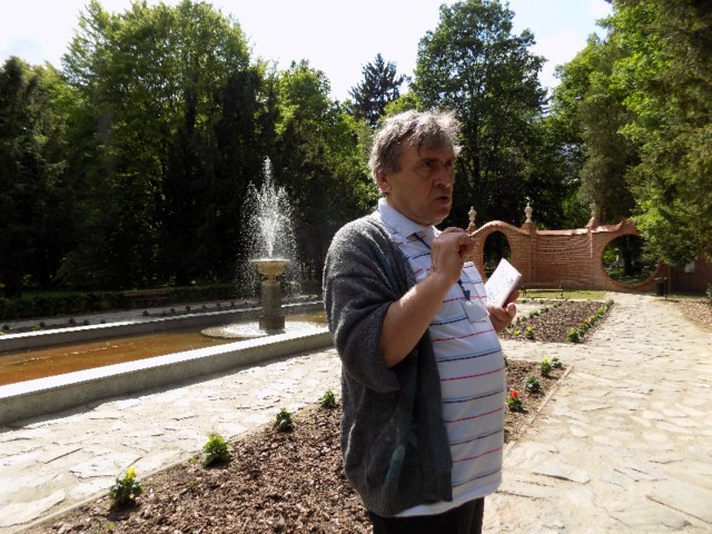 Jerzy Leżyński mieszka tuż przy Parku Dworskim i z pasją opowiada o jego dziejach.