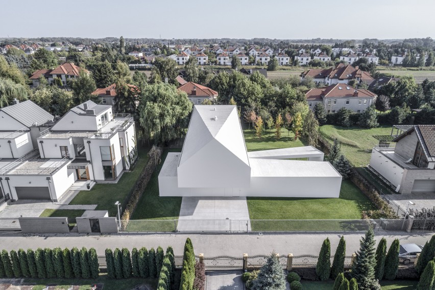 Robert Konieczny, architekt z Katowic, zdobył nagrodę portalu Architizer za Dom Kwadrantowy w dwóch kategoriach: Dom XXL i inżynieria