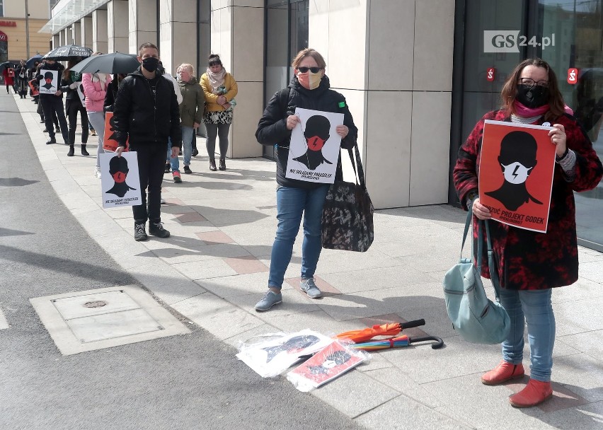 Kolejkowy "Czarny Protest" w Szczecinie przeciwko całkowitemu zakazowi aborcji - 14.04.2020