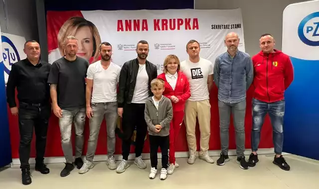 Wiceminister sportu Anna Krupka i byli reprezentanci Polski na Suzuki Arenie