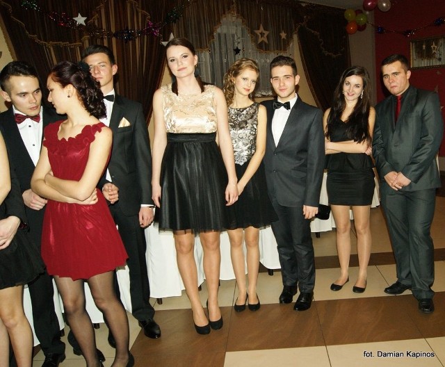 W piątek 24 stycznia w restauracji "Pod Złotym Lwem" w Grodkowie odbyła się studniówka uczniów Liceum Ogólnokształcącego im. Bohaterów Powstań Śląskich. Na balu bawiło się 140 maturzystów.