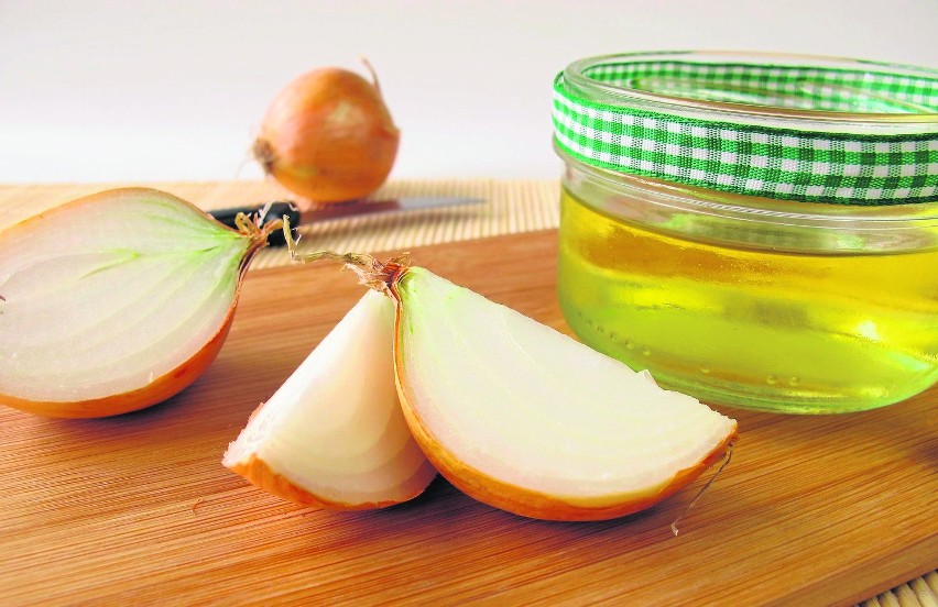 Syrop z cebuli przygotowuje się w wielu domach od pokoleń.