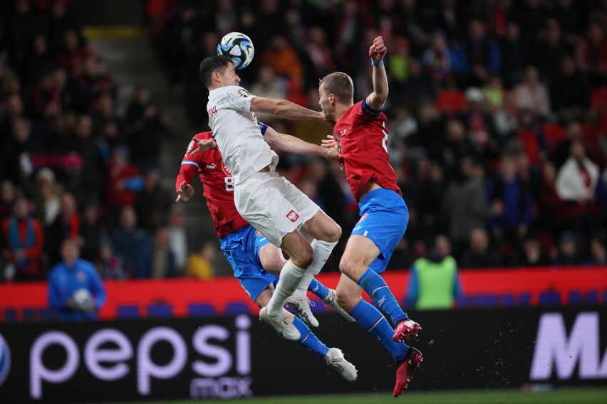 Robert Lewandowski pluł krwią podczas meczu Czechy - Polska. To skutek faulu