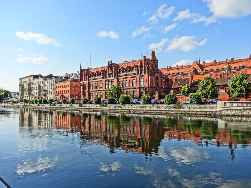 Największym miastem regionu jest Bydgoszcz. Jej położenie u...