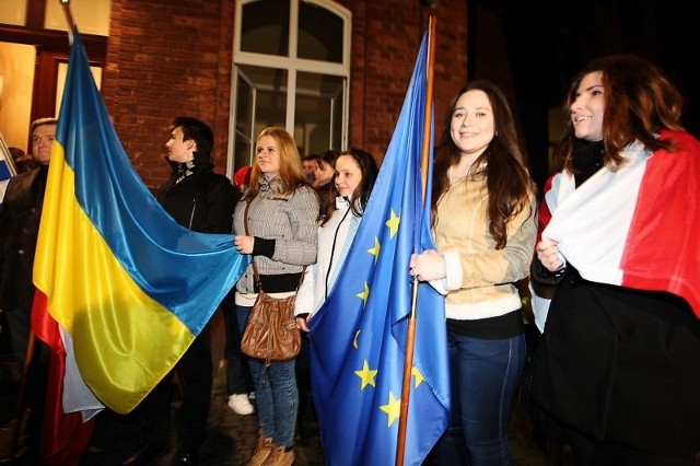 Pod siedzibą Związku Ukraińców w Polsce demonstrowało kilkadziesiąt osób.