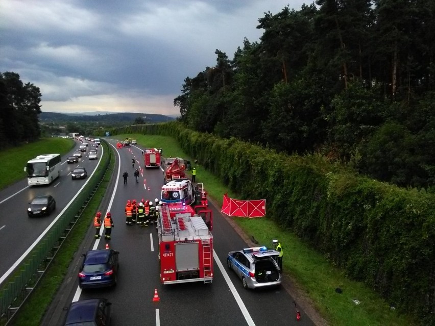 Śmiertelny wypadek na A4, zakorkowana obwodnica Krakowa [ZDJĘCIA INTERNAUTKI]