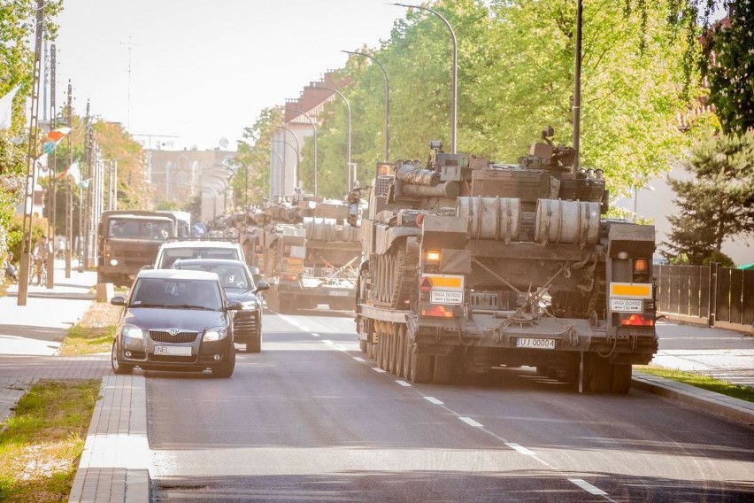 Logistycy z Opola transportują czołgi łotewskiej armii.