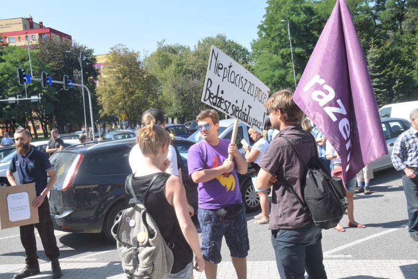 Protest pracowników Huty Szkła w Zawierciu ZDJĘCIA