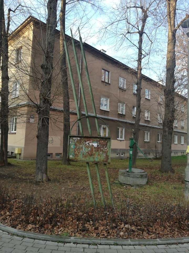 Kraków. Chce uratować siedem zabytkowych tablic informacyjnych z terenu Nowej Huty. Zgłosił projekt do BO