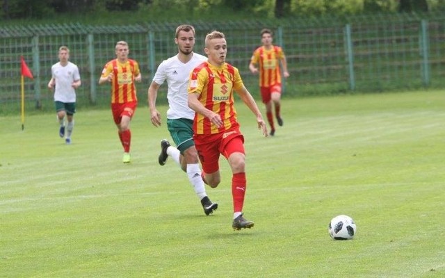 Korona II Kielce zremisowała z młodzieżową drużyną Leicester City FC 1:1. Daniel Szelągowski dwa razy był bliski zdobycia bramki, ale trafiał w słupek.